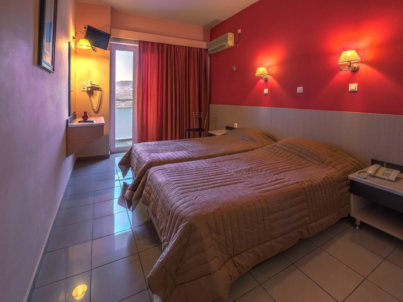 Paritsa Hotel 4