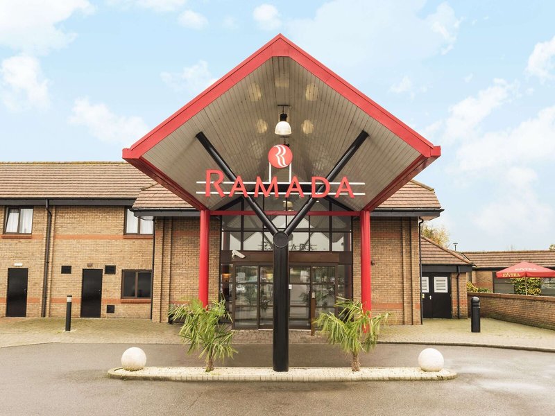 Ramada Cambridge 1 - Exterior