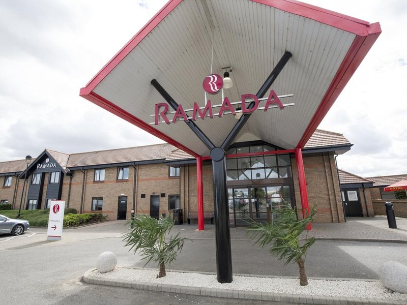Ramada Cambridge 2 - Exterior