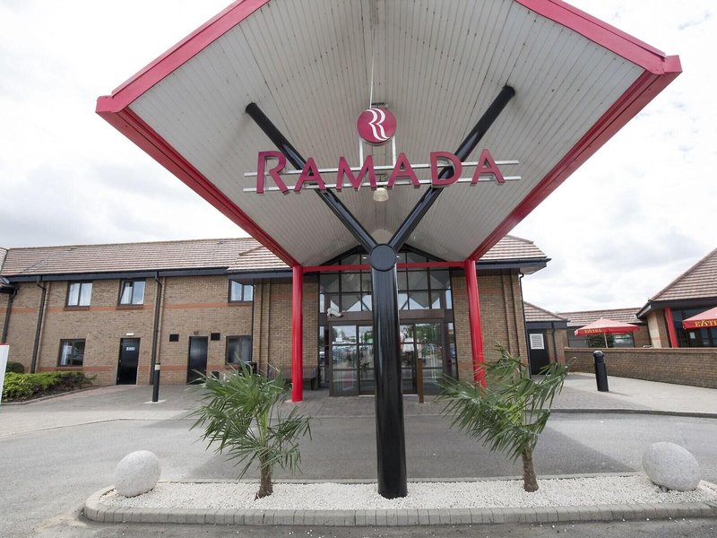 Ramada Cambridge 3 - Exterior
