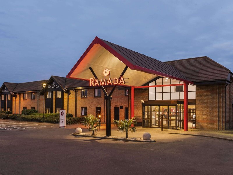 Ramada Cambridge 4 - Exterior