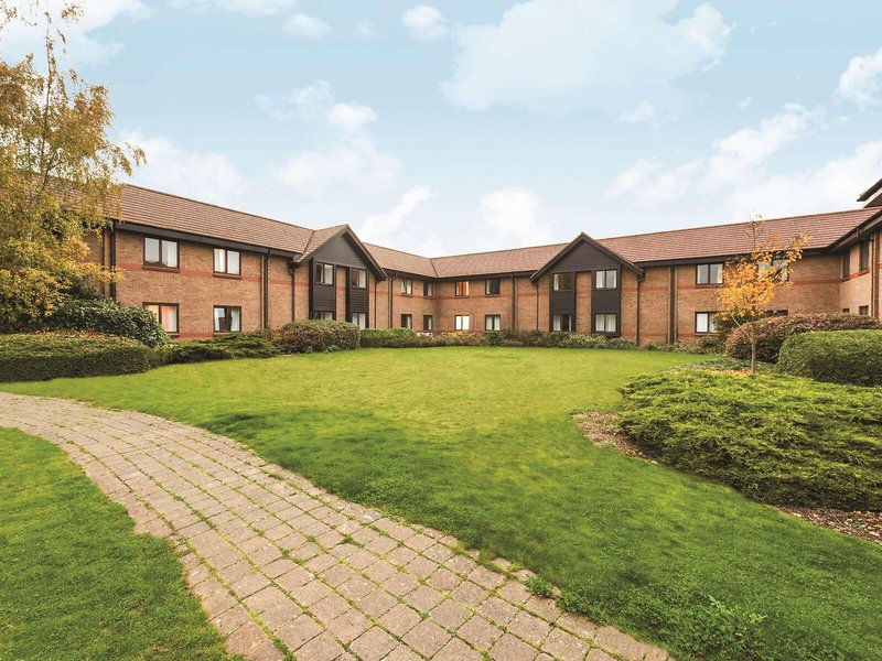 Ramada Cambridge 5 - Exterior