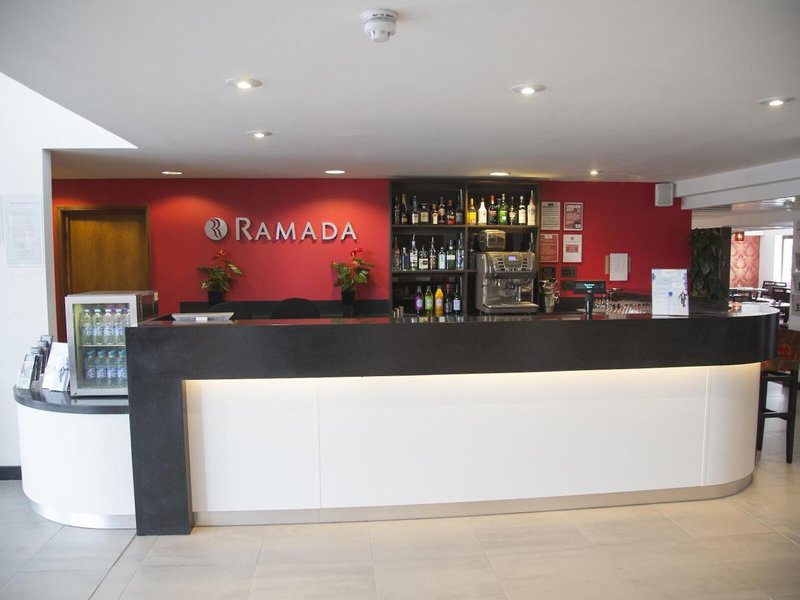 Ramada Cambridge 10 - Bar