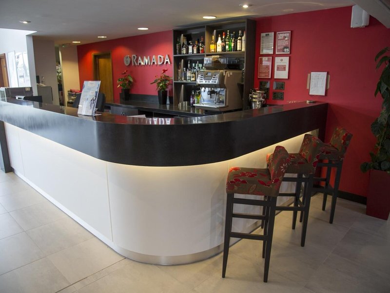 Ramada Cambridge 11 - Bar