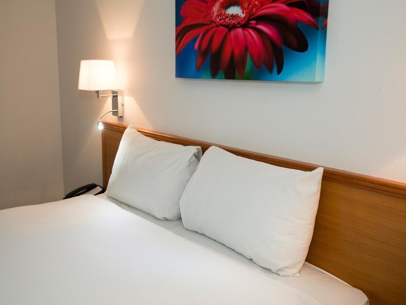 Ramada Cambridge 23 - Room Example