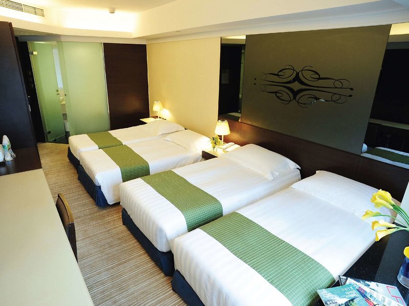 Harbour Plaza 8 Degrees 27 - Room Example
