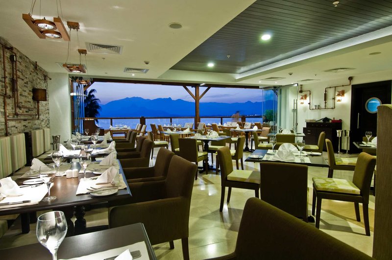 Ramada Plaza Antalya 9