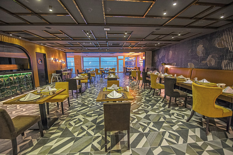 Ramada Plaza by Wyndham Antalya 8