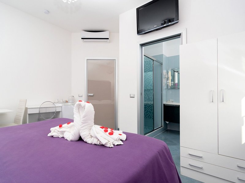 Emily Suites 11