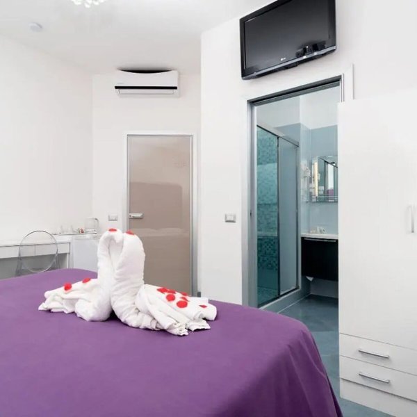 Emily Suites 28
