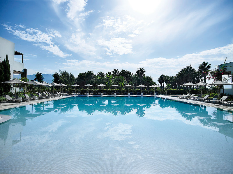 Pelagos Suites Hotel 9