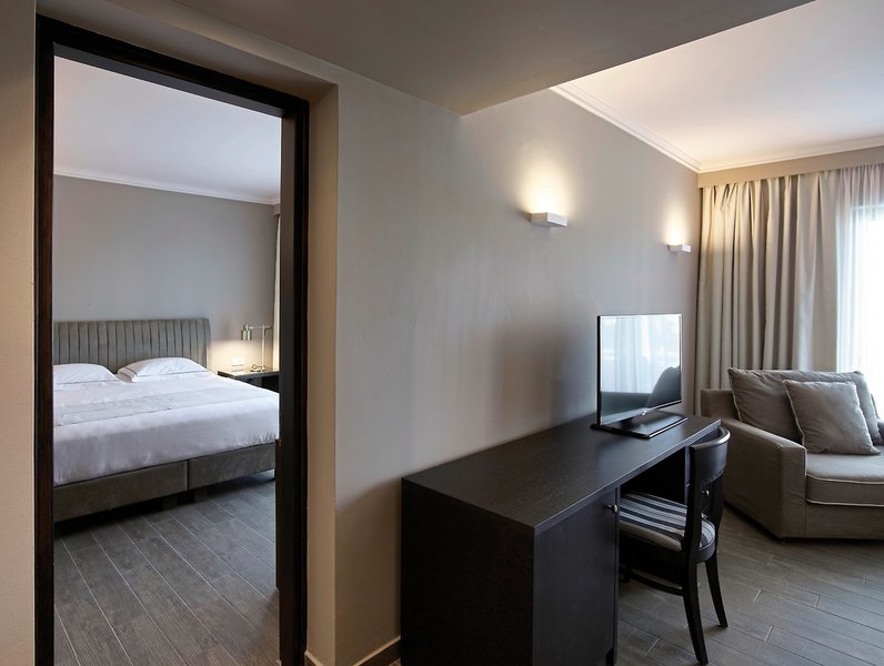 Pelagos Suites Hotel 24