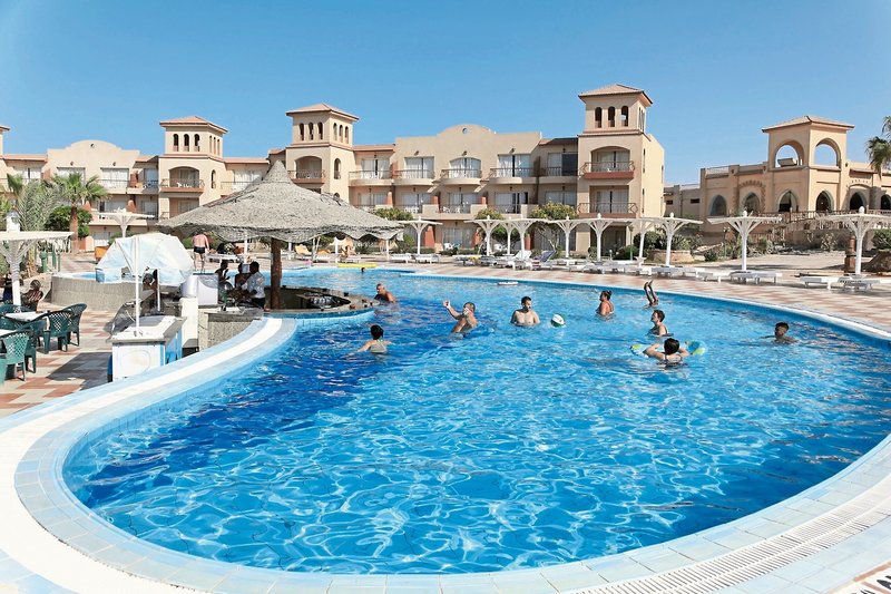 Pensée Royal Garden Beach Resort 3