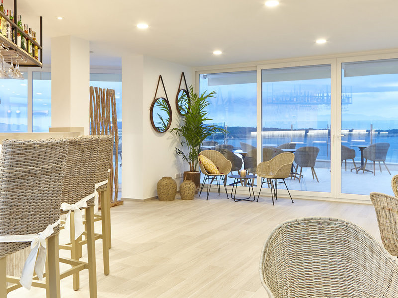 Universal Hotel Perla 36