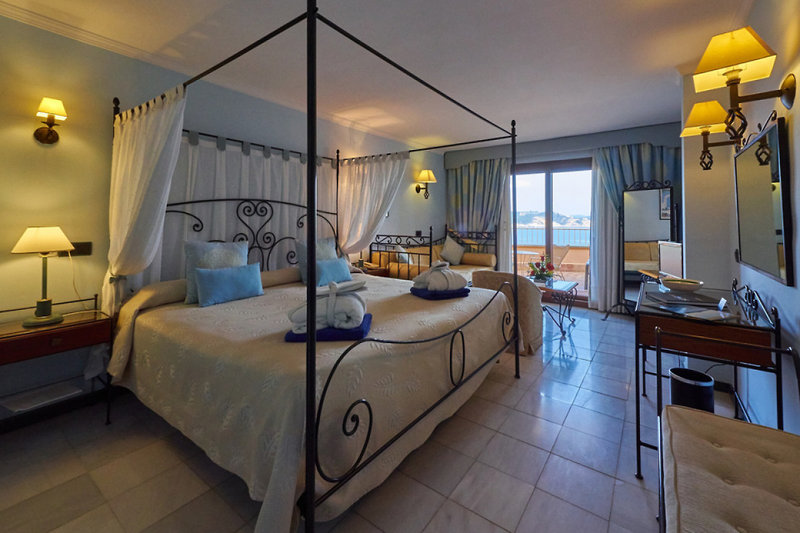 Hotel Petit Cala Fornells 6