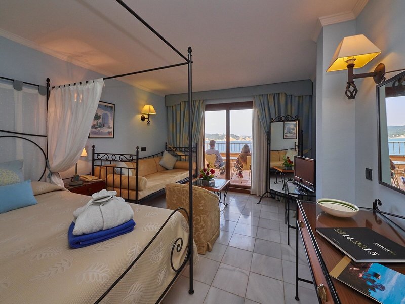 Hotel Petit Cala Fornells 28