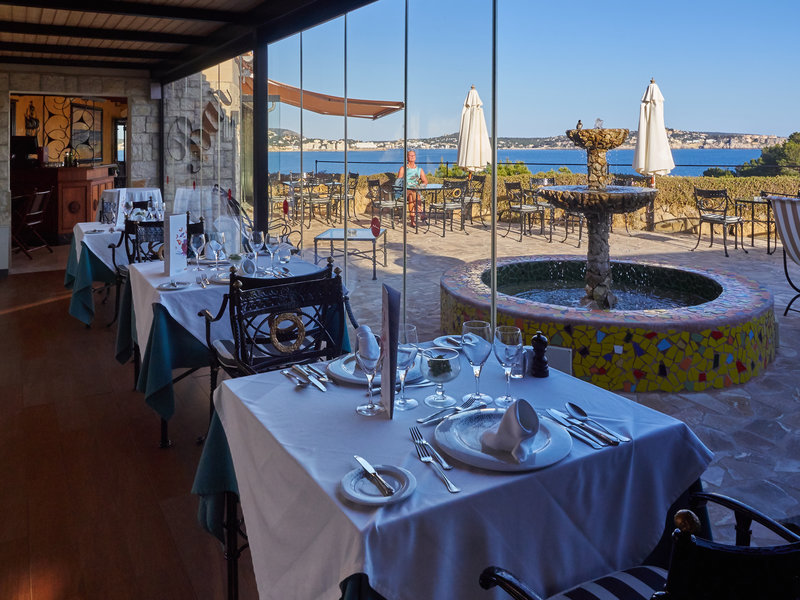 Hotel Petit Cala Fornells 10