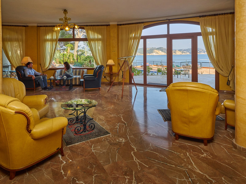 Hotel Petit Cala Fornells 9