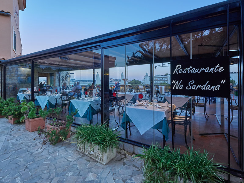 Hotel Petit Cala Fornells 11