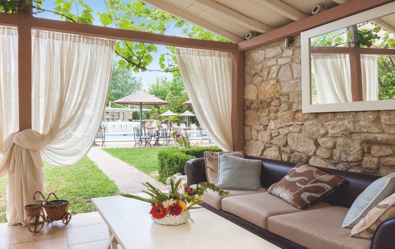 Petrino Suites Hotel 8