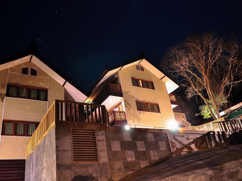 Phi Phi Natural Resort 1