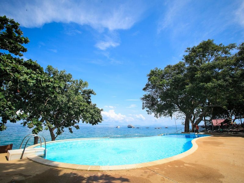 Phi Phi Natural Resort 16