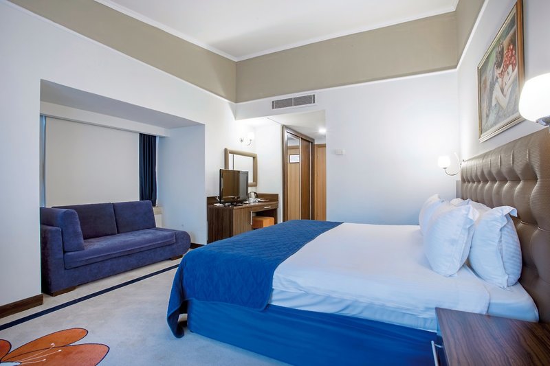 Maritim Pine Beach Resort 8