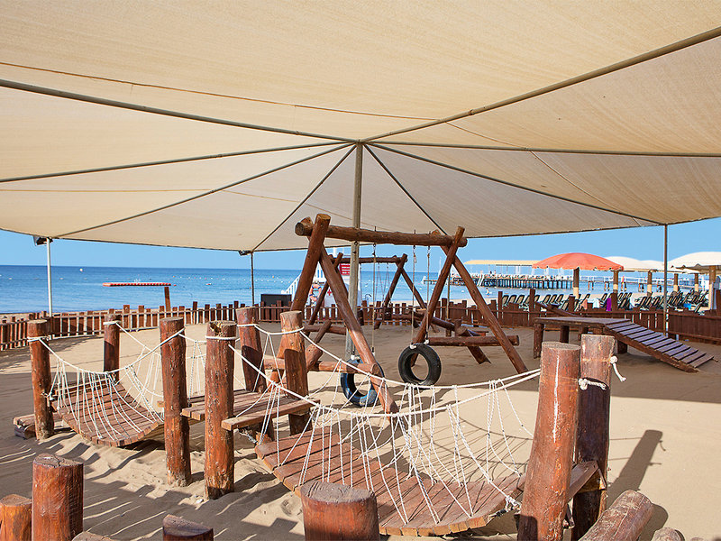 Maritim Pine Beach Resort 11