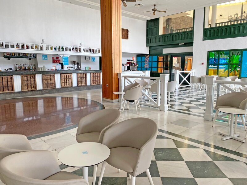 BlueSea Costa Bastian 17