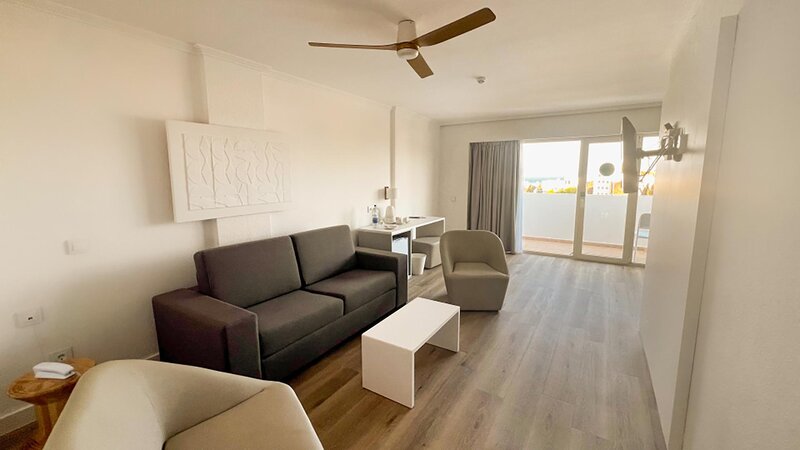 BlueSea Costa Bastian 26