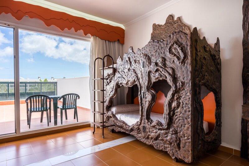 BlueSea Costa Bastian 28