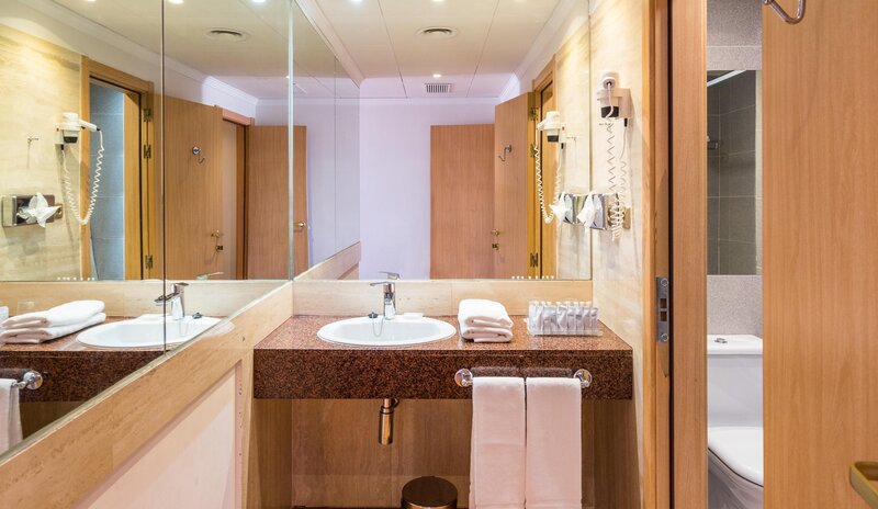 BlueSea Costa Bastian 30