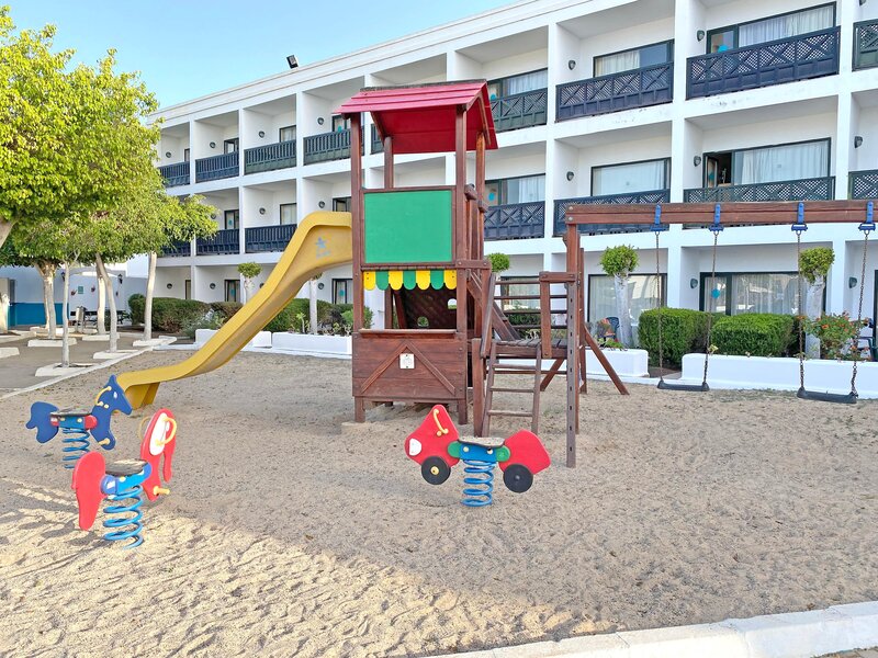 BlueSea Costa Bastian 37