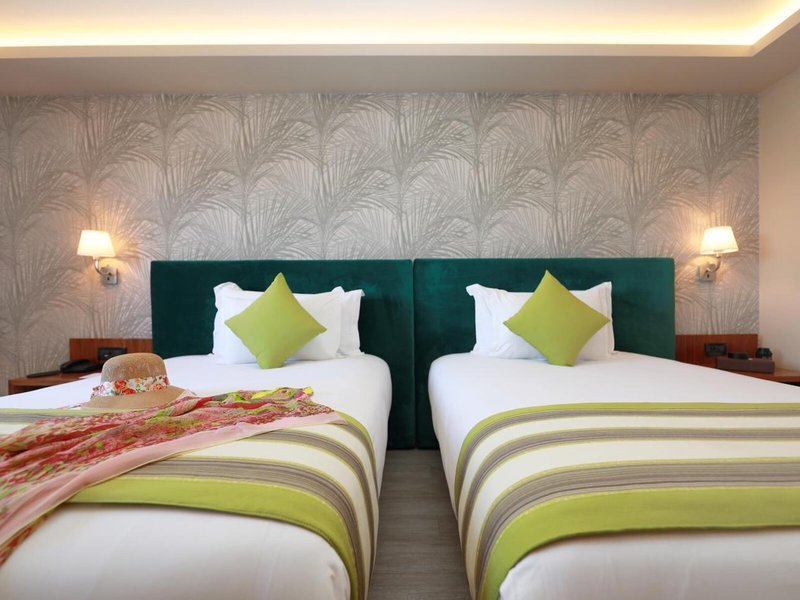 Kenzi Farah demnächst Kenzi Rose Garden 24