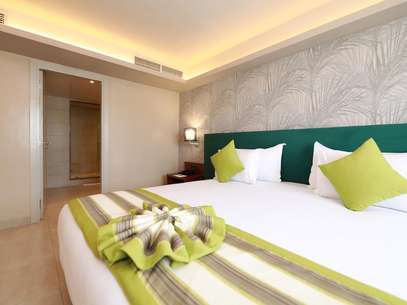 Kenzi Farah demnächst Kenzi Rose Garden 28