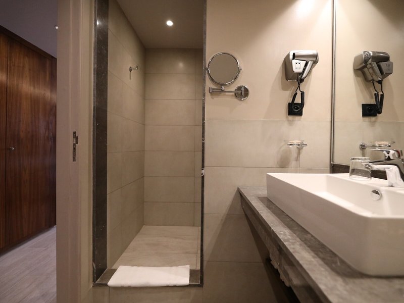 Kenzi Farah demnächst Kenzi Rose Garden 33