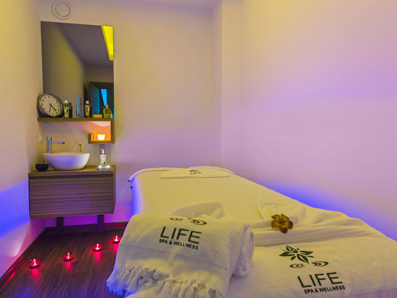 Poseidon Hotel 34