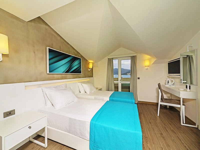Poseidon Hotel 42
