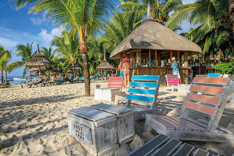 Victoria Beachcomber Resort & Spa 3