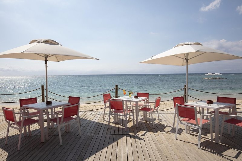 Victoria Beachcomber Resort & Spa 6
