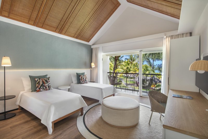 Victoria Beachcomber Resort & Spa 11