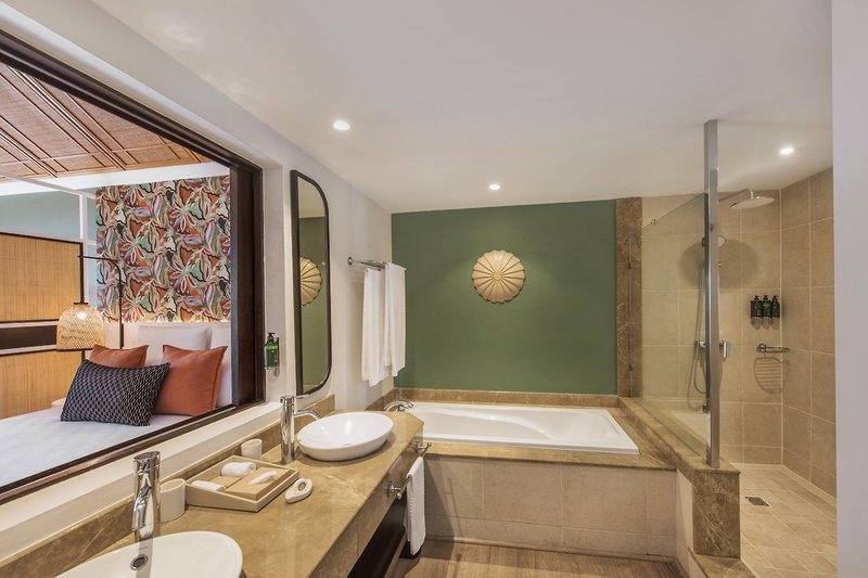 Victoria Beachcomber Resort & Spa 17
