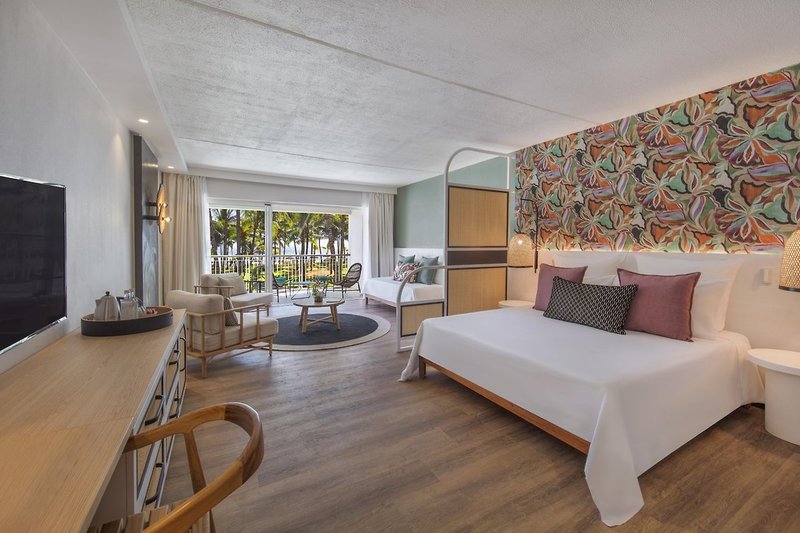 Victoria Beachcomber Resort & Spa 18