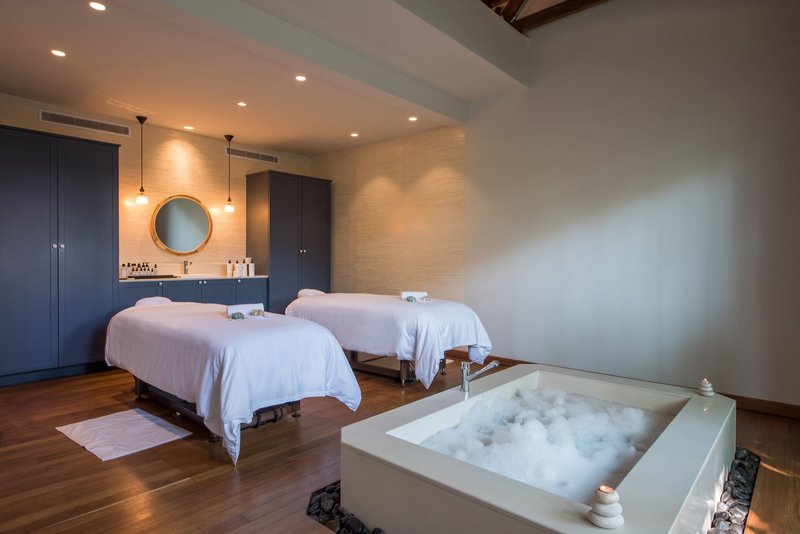 Royal Palm Beachcomber Luxury 27