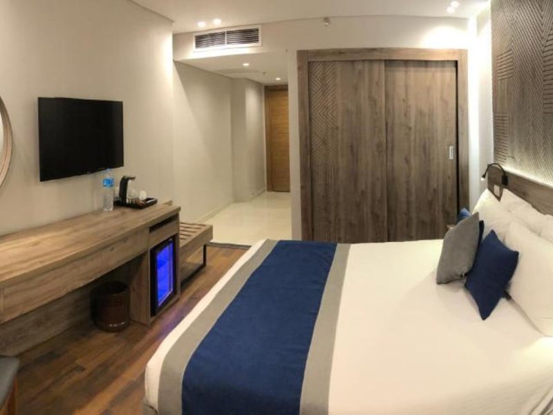 Pyramisa Suites Hotel Cairo & Casino 40 - Room Example
