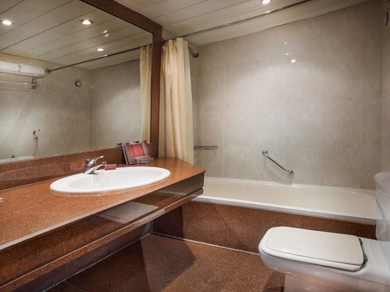 Pyramisa Suites Hotel Cairo & Casino 41 - Bathroom Example