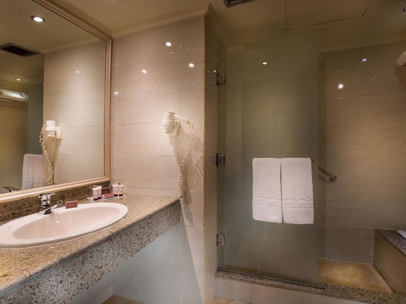 Pyramisa Suites Hotel Cairo & Casino 42 - Bathroom Example