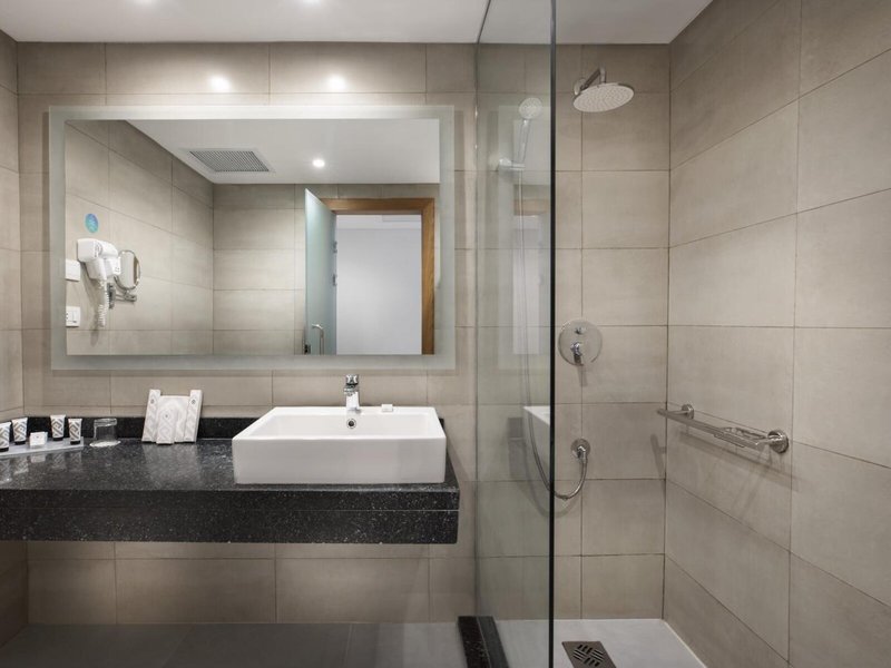 Pyramisa Suites Hotel Cairo & Casino 48 - Bathroom Example