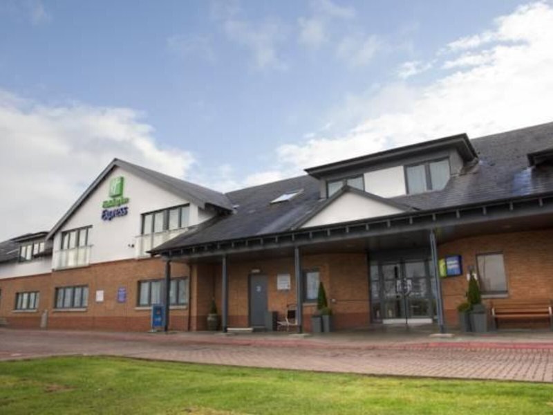 Holiday Inn Express Edinburgh Airport 1