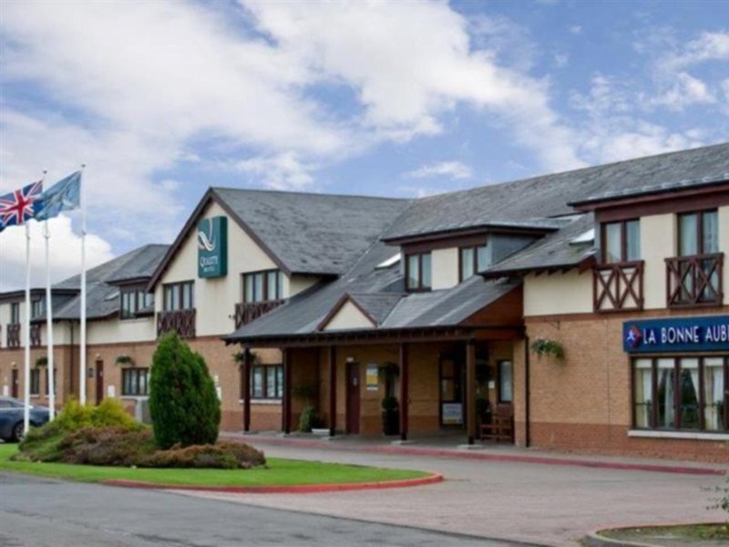 Holiday Inn Express Edinburgh Airport 3